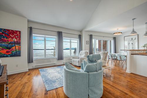 Salon - 305-530 Rue Martel, Chambly, QC - Indoor Photo Showing Living Room