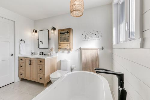 Salle de bains - 296 Rue Élie, Laval (Fabreville), QC - Indoor Photo Showing Bathroom
