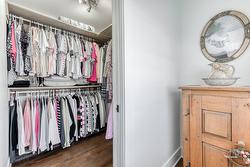 Walk-in closet - 