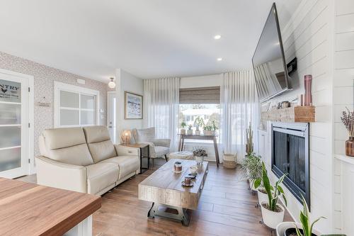 Salon - 296 Rue Élie, Laval (Fabreville), QC - Indoor Photo Showing Living Room With Fireplace