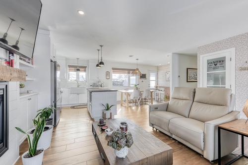 Salon - 296 Rue Élie, Laval (Fabreville), QC - Indoor Photo Showing Living Room