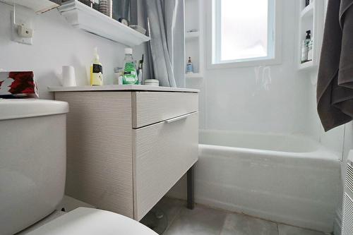 Bathroom - 2229 5E Avenue, Trois-Rivières, QC - Indoor Photo Showing Bathroom