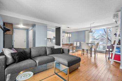 Salon - C-403-2281 Av. Desjardins, Montréal (Mercier/Hochelaga-Maisonneuve), QC - Indoor Photo Showing Living Room