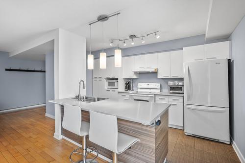 Cuisine - C-403-2281 Av. Desjardins, Montréal (Mercier/Hochelaga-Maisonneuve), QC - Indoor Photo Showing Kitchen With Double Sink