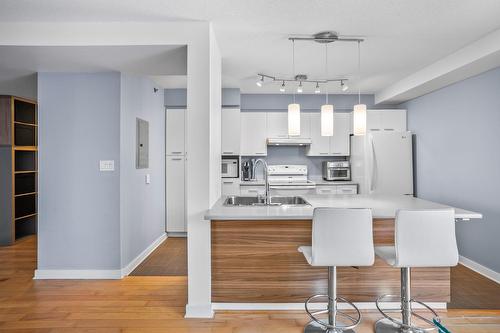 Cuisine - C-403-2281 Av. Desjardins, Montréal (Mercier/Hochelaga-Maisonneuve), QC - Indoor Photo Showing Kitchen