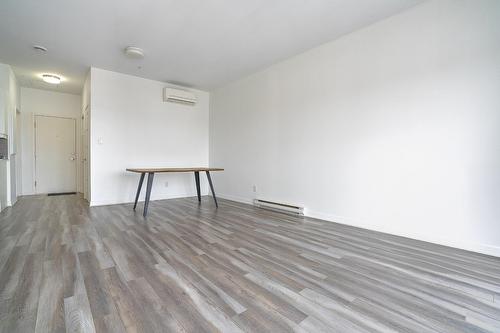Salon - 702-9185 Rue Lennon, Brossard, QC - Indoor Photo Showing Other Room