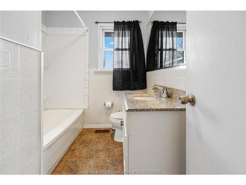 15 Homewood Street, Chatham, ON 