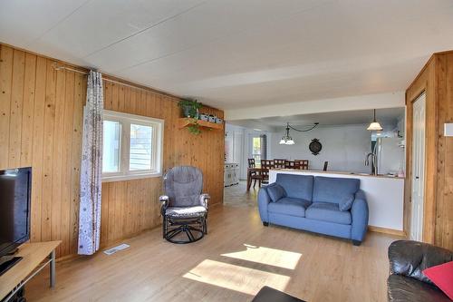 Vue d'ensemble - 87 Route 397 N., Barraute, QC - Indoor Photo Showing Living Room