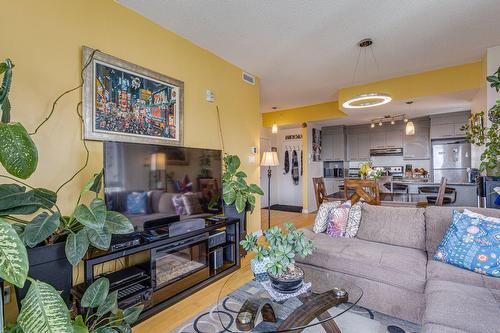 Overall view - 1409-10150 Place De L'Acadie, Montréal (Ahuntsic-Cartierville), QC - Indoor Photo Showing Living Room