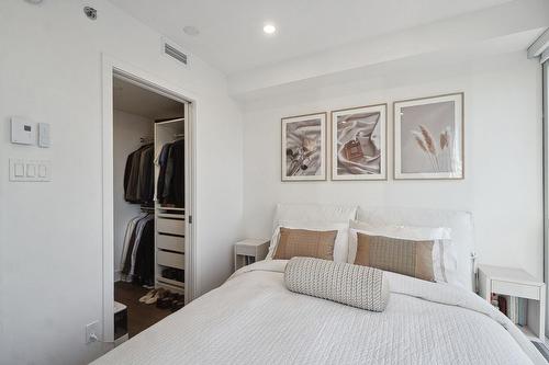 Chambre à coucher principale - 1705-101 Rue Peel, Montréal (Le Sud-Ouest), QC - Indoor Photo Showing Bedroom