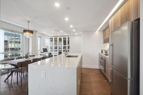 Cuisine - 1705-101 Rue Peel, Montréal (Le Sud-Ouest), QC - Indoor Photo Showing Kitchen With Upgraded Kitchen