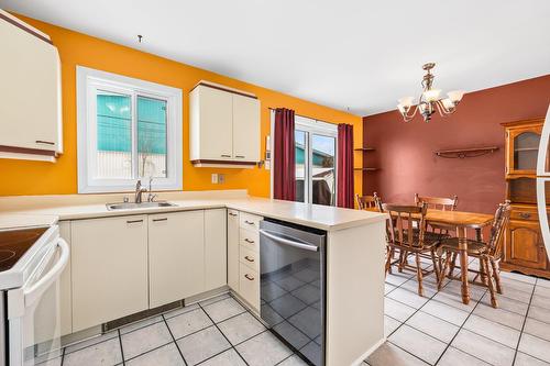 Kitchen - 68 Rue De La Concorde, Delson, QC - Indoor Photo Showing Kitchen