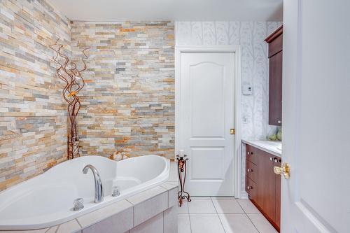 Salle de bains - 401-2460 Boul. Lafontaine, Saint-Jérôme, QC - Indoor Photo Showing Bathroom