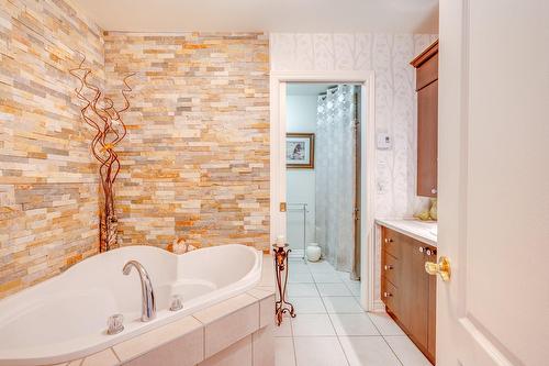 Salle de bains - 401-2460 Boul. Lafontaine, Saint-Jérôme, QC - Indoor Photo Showing Bathroom