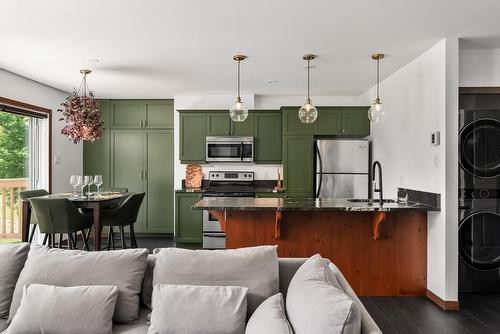 Cuisine - 1808 Ch. Du Golf, Mont-Tremblant, QC - Indoor Photo Showing Kitchen