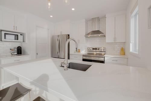 Cuisine - 25 Rue Robert-Laplante, Sainte-Catherine-De-La-Jacques-Cartier, QC - Indoor Photo Showing Kitchen With Upgraded Kitchen