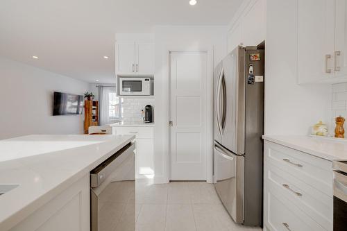 Cuisine - 25 Rue Robert-Laplante, Sainte-Catherine-De-La-Jacques-Cartier, QC - Indoor Photo Showing Kitchen