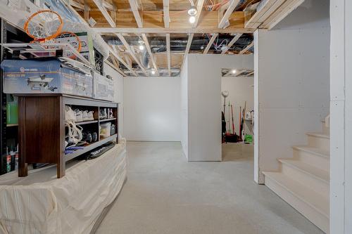 Salle familiale - 25 Rue Robert-Laplante, Sainte-Catherine-De-La-Jacques-Cartier, QC - Indoor Photo Showing Basement