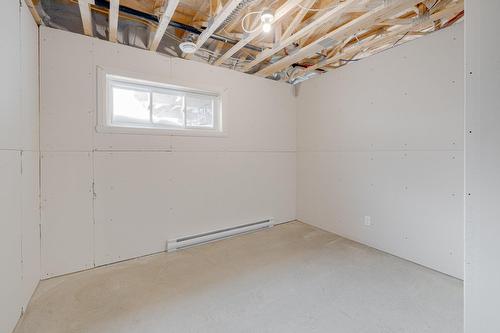 Chambre à coucher - 25 Rue Robert-Laplante, Sainte-Catherine-De-La-Jacques-Cartier, QC - Indoor Photo Showing Other Room