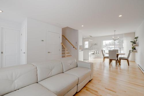 Salon - 25 Rue Robert-Laplante, Sainte-Catherine-De-La-Jacques-Cartier, QC - Indoor Photo Showing Living Room