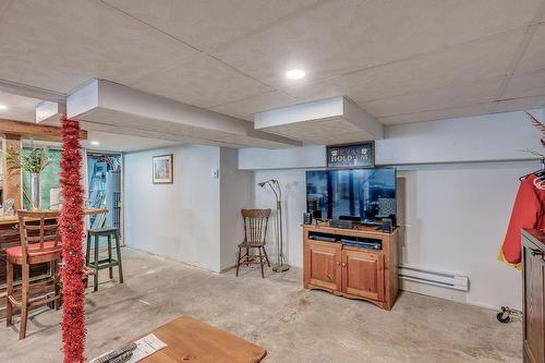 Salle familiale - 9326 Rue St-François, Mirabel, QC - Indoor