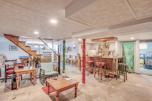 Salle familiale - 9326 Rue St-François, Mirabel, QC - Indoor