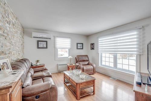 Salon - 9326 Rue St-François, Mirabel, QC - Indoor Photo Showing Living Room