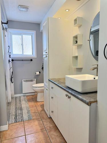 Bathroom - 4 Rue Rivest O., Laverlochère-Angliers, QC - Indoor Photo Showing Bathroom