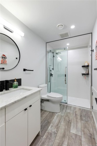 2250 Dolphin Rd, North Saanich, BC 