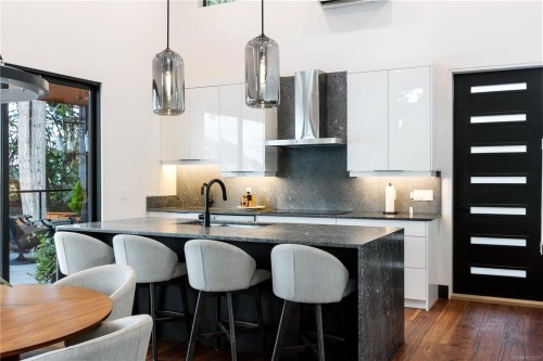 2250 Dolphin Rd, North Saanich, BC 