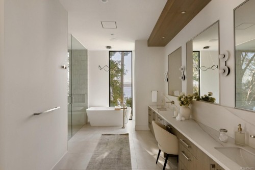 418 Lands End Rd, North Saanich, BC 