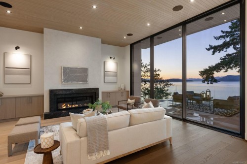 418 Lands End Rd, North Saanich, BC 