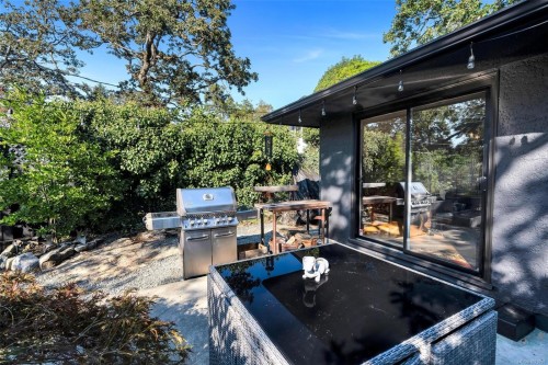 3198 Woodburn Ave, Oak Bay, BC 