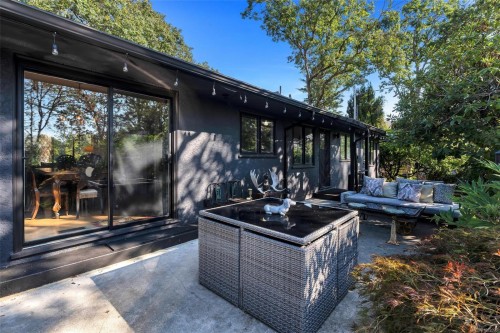 3198 Woodburn Ave, Oak Bay, BC 