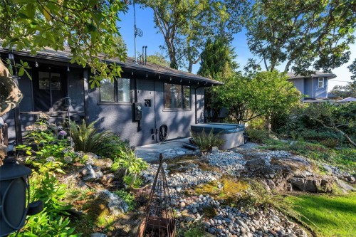 3198 Woodburn Ave, Oak Bay, BC 