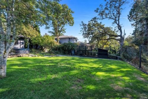 3198 Woodburn Ave, Oak Bay, BC 