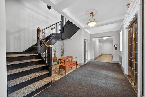 Staircase - 17-4790 Ch. De La Côte-Des-Neiges, Montréal (Côte-Des-Neiges/Notre-Dame-De-Grâce), QC - Indoor Photo Showing Other Room