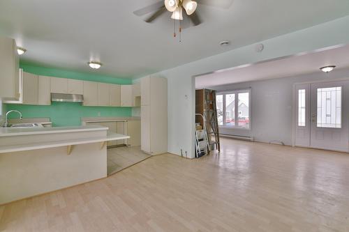 Dining room - 53 Rue Des Pléiades, L'Épiphanie, QC - Indoor Photo Showing Kitchen