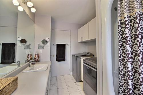 Bathroom - 40 Rue De L'Aqueduc, Saint-Félix-De-Dalquier, QC - Indoor