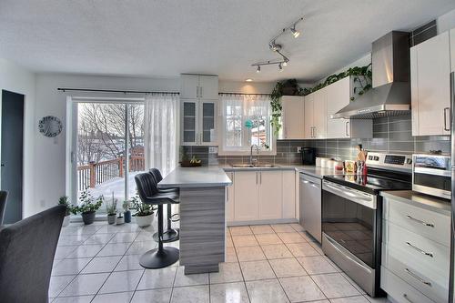 Kitchen - 40 Rue De L'Aqueduc, Saint-Félix-De-Dalquier, QC - Indoor Photo Showing Kitchen With Double Sink