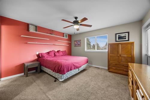 957 Desmond Street, Kamloops, BC - Indoor Photo Showing Bedroom