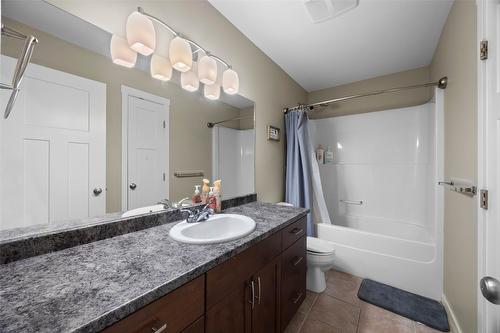 957 Desmond Street, Kamloops, BC - Indoor Photo Showing Bathroom