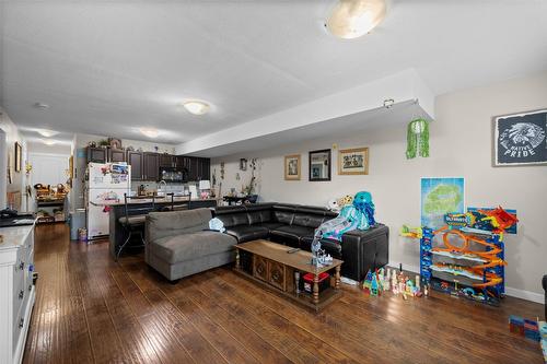 957 Desmond Street, Kamloops, BC - Indoor