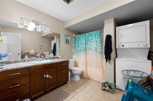 957 Desmond Street, Kamloops, BC - Indoor Photo Showing Bathroom