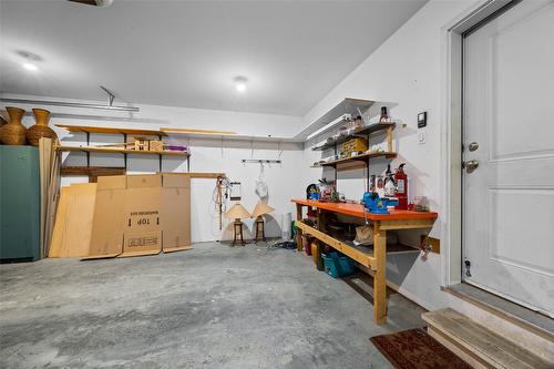 957 Desmond Street, Kamloops, BC - Indoor Photo Showing Garage