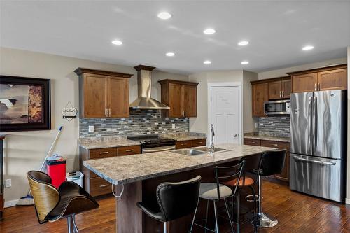 957 Desmond Street, Kamloops, BC - Indoor Photo Showing Kitchen With Double Sink