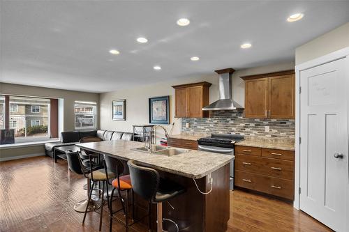 957 Desmond Street, Kamloops, BC - Indoor Photo Showing Kitchen With Upgraded Kitchen
