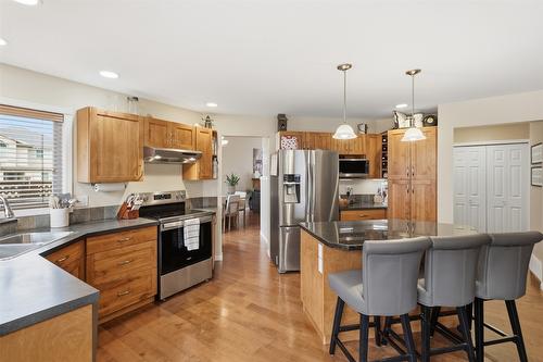 1121 Burgess Way, Kamloops, BC - Indoor Photo Showing Kitchen