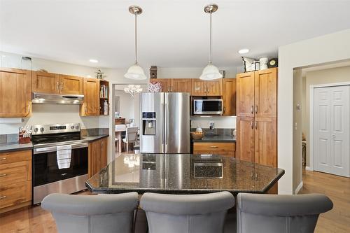 1121 Burgess Way, Kamloops, BC - Indoor Photo Showing Kitchen