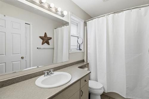 1121 Burgess Way, Kamloops, BC - Indoor Photo Showing Bathroom